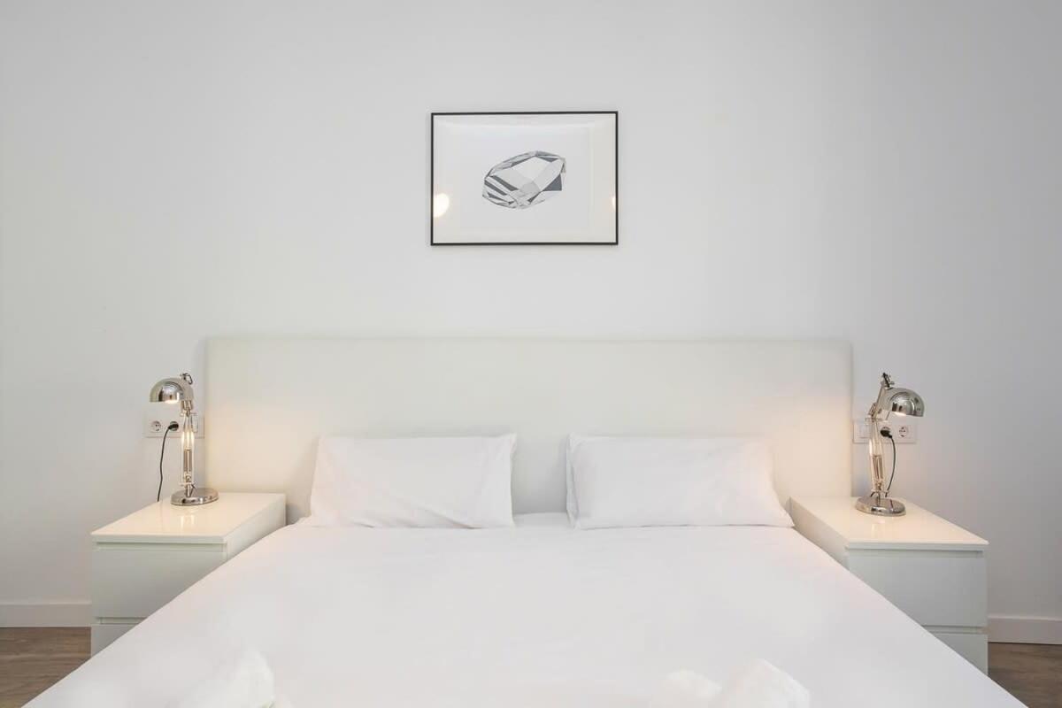 Paseo De Gracia Modern 4bd With Terrace Barcelona