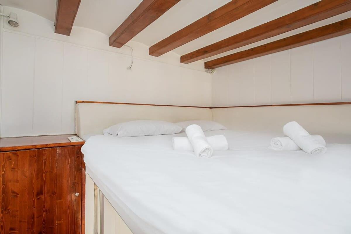 Paseo De Gracia Modern 4bd With Terrace Barcelona