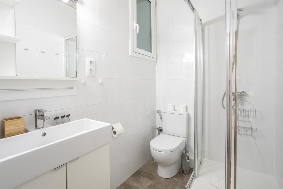 Paseo De Gracia Modern 4bd With Terrace Barcelona